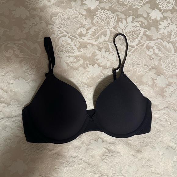 SKIMS 32C T-Shirt Bra in Onyx - Picture 2 of 6